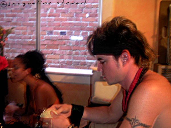 600x450 pixels (40K)