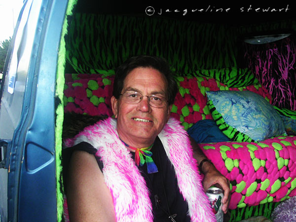 600x450 pixels (73K)