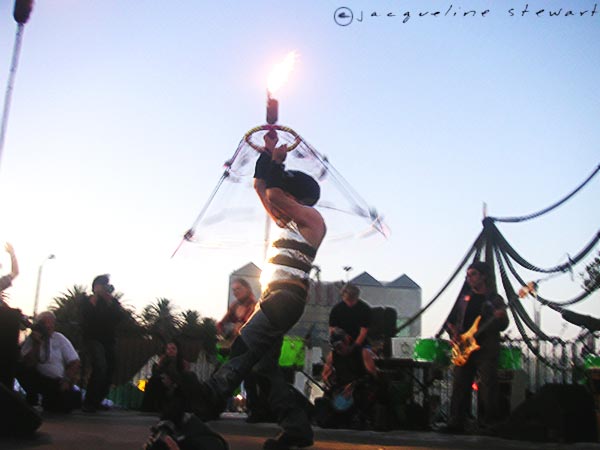 600x450 pixels (34K)