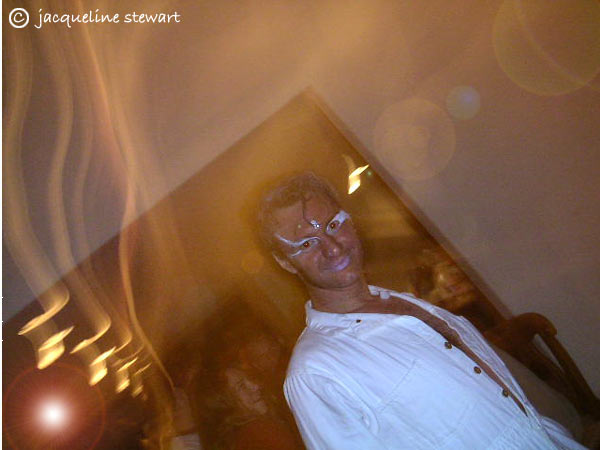 600x450 pixels (38K)