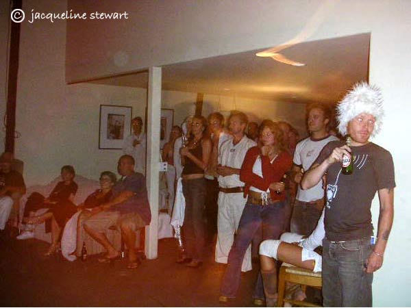 600x450 pixels (36K)