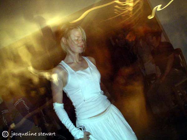 600x450 pixels (25K)