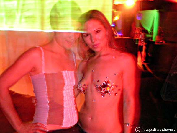 600x450 pixels (28K)