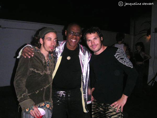 600x450 pixels (36K)