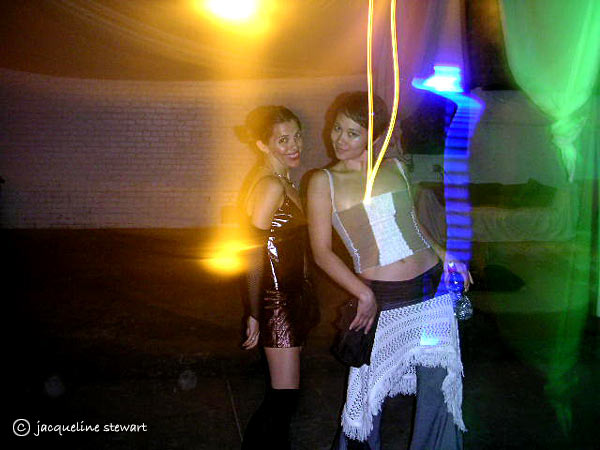 600x450 pixels (52K)