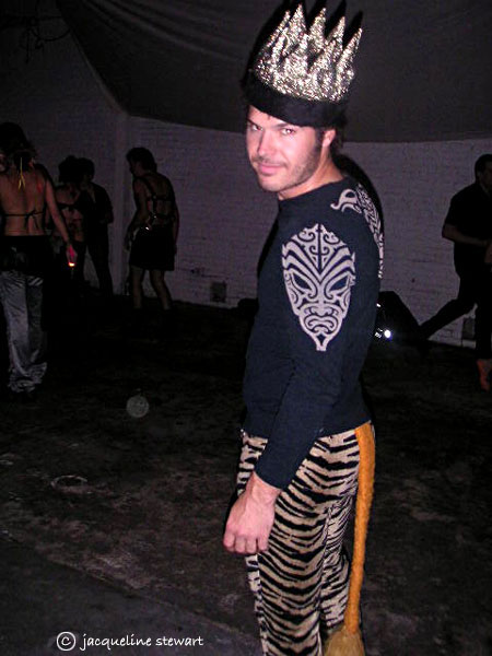 450x600 pixels (56K)