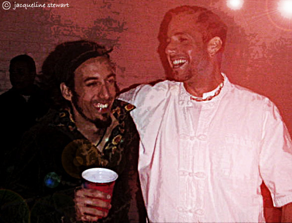 588x450 pixels (67K)