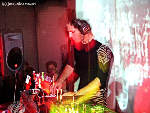 600x450 pixels (69K)