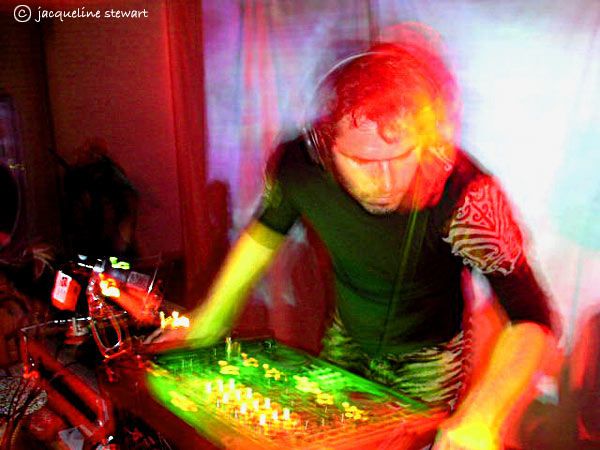 600x450 pixels (68K)