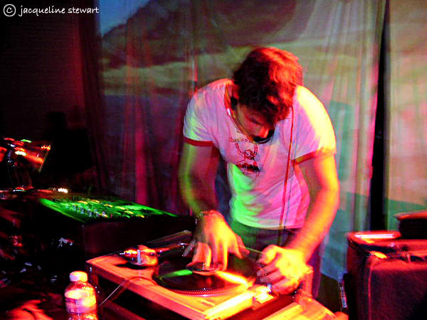 600x450 pixels (69K)