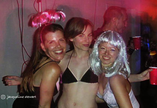 600x412 pixels (34K)