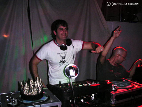 600x450 pixels (66K)