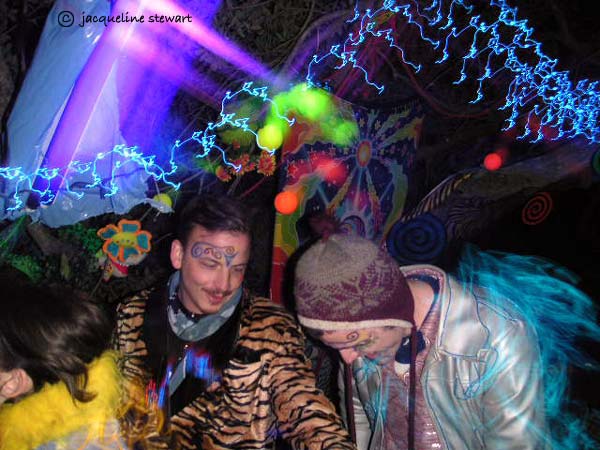 600x450 pixels (57K)