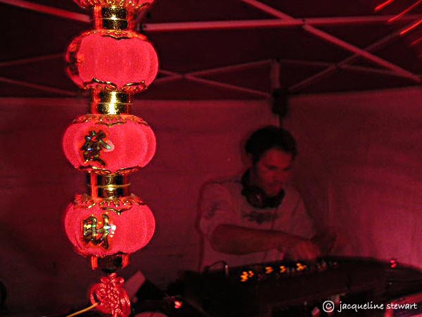 600x450 pixels (38K)