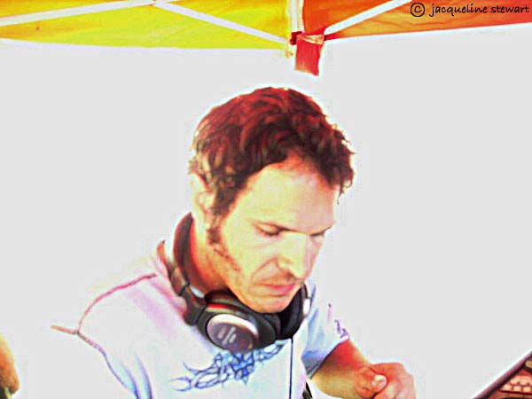 600x450 pixels (27K)