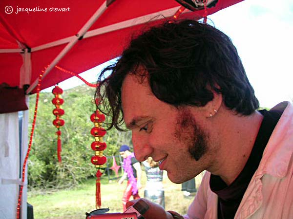 600x450 pixels (43K)