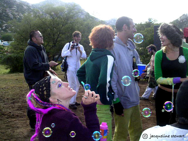 600x450 pixels (76K)