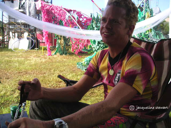 600x450 pixels (86K)